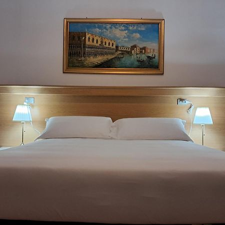 Hotel Tito 2 Mestre Exterior photo