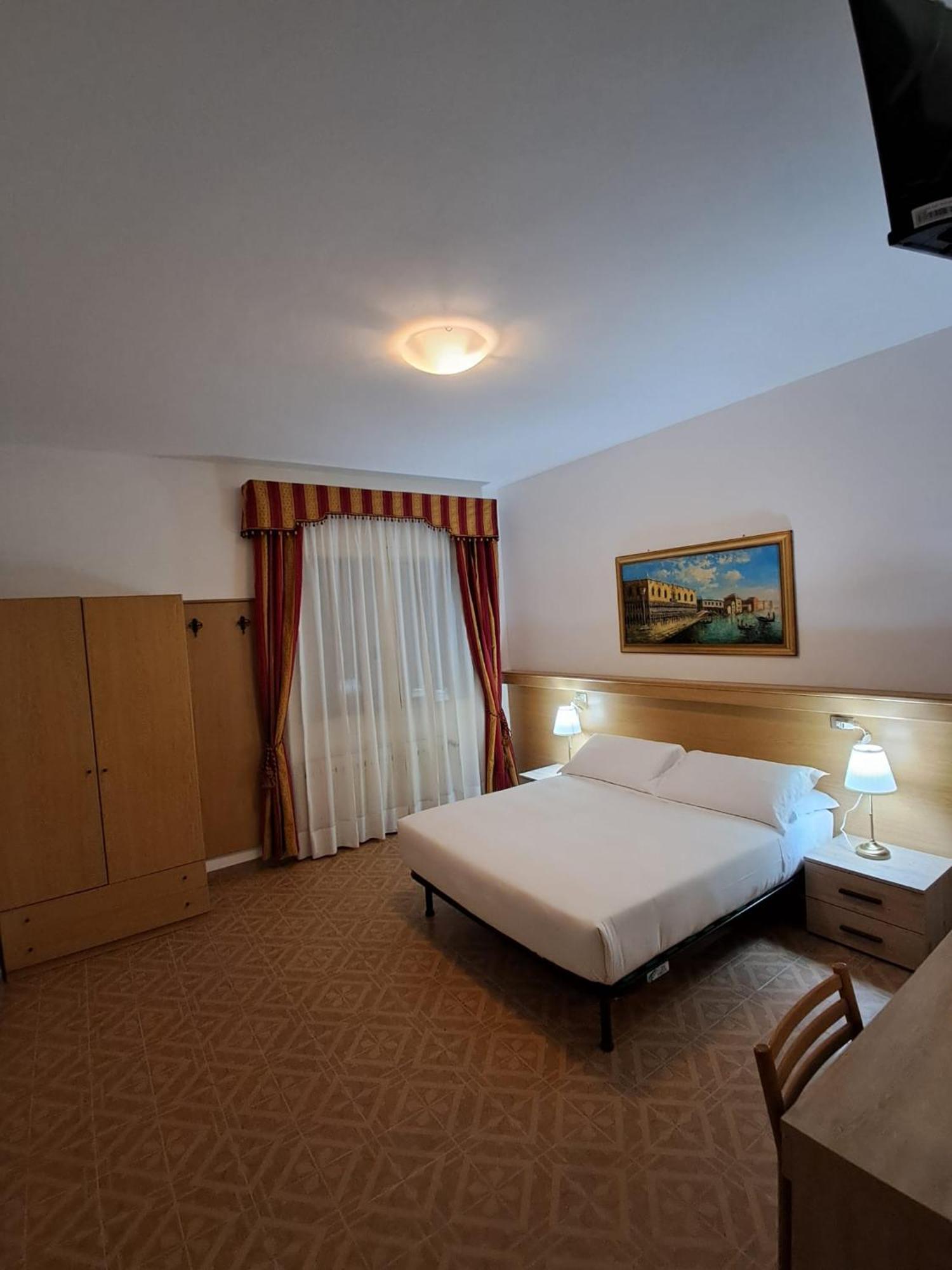 Hotel Tito 2 Mestre Exterior photo